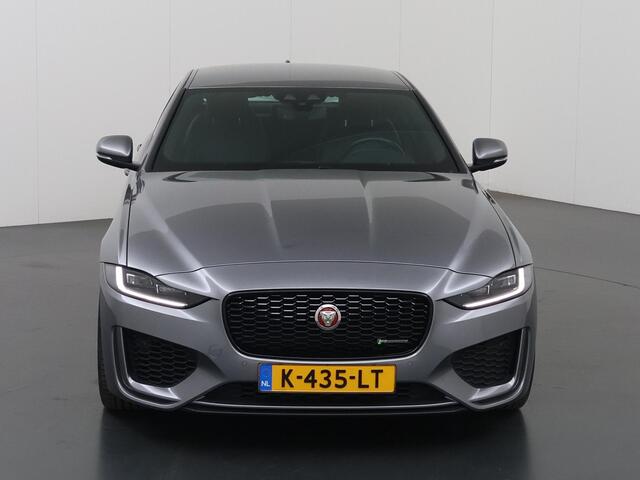 Jaguar XE 2.0 P250 R-Dynamic S | 360 Camera | Apple CarPlay/Android Auto | 14-Wegs elec.verstelbare stoelen | LED | Lederen Interieur | Black Pack | Adaptieve Cruise Control | Stoelverwarming Voor + Achter | Navigatie Pro | DAB |