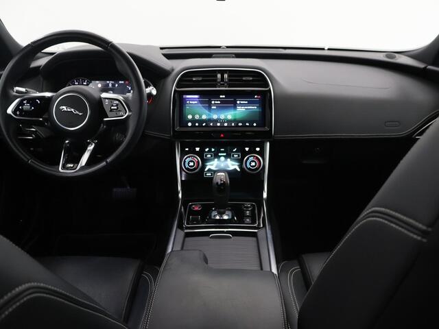 Jaguar XE 2.0 P250 R-Dynamic S | 360 Camera | Apple CarPlay/Android Auto | 14-Wegs elec.verstelbare stoelen | LED | Lederen Interieur | Black Pack | Adaptieve Cruise Control | Stoelverwarming Voor + Achter | Navigatie Pro | DAB |