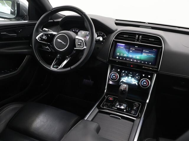 Jaguar XE 2.0 P250 R-Dynamic S | 360 Camera | Apple CarPlay/Android Auto | 14-Wegs elec.verstelbare stoelen | LED | Lederen Interieur | Black Pack | Adaptieve Cruise Control | Stoelverwarming Voor + Achter | Navigatie Pro | DAB |