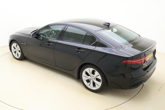 Jaguar XE 2.0 P250 SE | 1800 KG trekgewicht | Apple Carplay/Android Auto | Camera | Stoelverwarming | Climate Control | Cruise Control | Keyless Entry & Start | Lederen bekleding | Elektrisch verstelbare voorstoelen