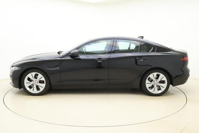 Jaguar XE 2.0 P250 SE | 1800 KG trekgewicht | Apple Carplay/Android Auto | Camera | Stoelverwarming | Climate Control | Cruise Control | Keyless Entry & Start | Lederen bekleding | Elektrisch verstelbare voorstoelen