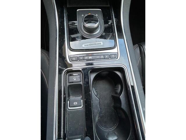 Jaguar XE 2.0t Pure Aut/Ecc/Leer/Navi