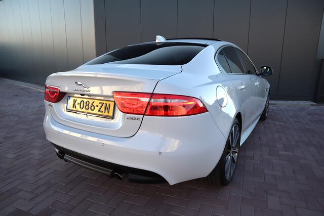 Jaguar XE 2.0 Portfolio R-Sport Automaat Panoramadak Leder Navigatie Camera Meridian audio. Etc.