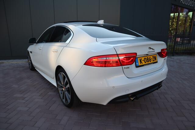 Jaguar XE 2.0 Portfolio R-Sport Automaat Panoramadak Leder Navigatie Camera Meridian audio. Etc.