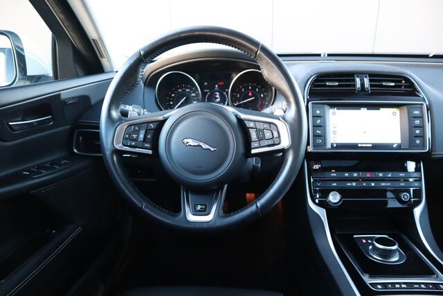 Jaguar XE 2.0 Portfolio R-Sport Automaat Panoramadak Leder Navigatie Camera Meridian audio. Etc.