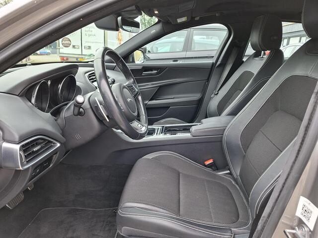 Jaguar XE 2.0t R-Sport COMPLEET JAGUAR DEALER ONDERHOUDEN! Origineel NL Auto