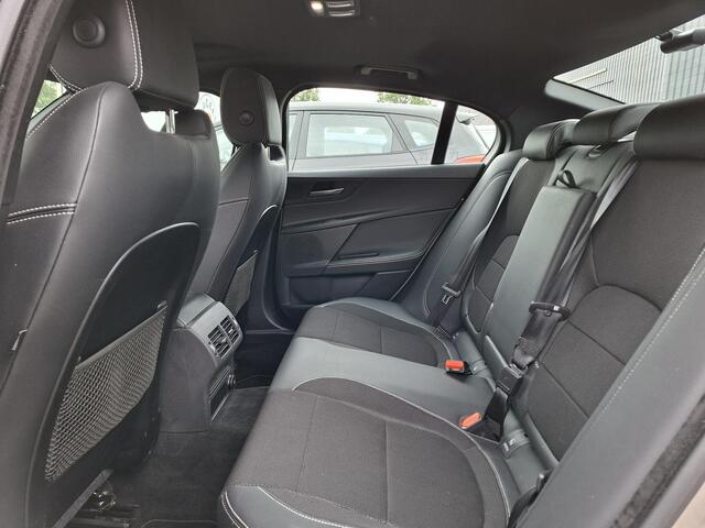 Jaguar XE 2.0t R-Sport COMPLEET JAGUAR DEALER ONDERHOUDEN! Origineel NL Auto