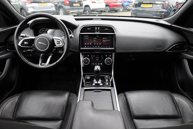 Jaguar XE 2.0 P250 HSE R-Dynamic STOELVERW. MEMORY CAMERA CARPLAY DAB NAVI CRUISE CLIMA 2XPDC 19''LMV NAP!