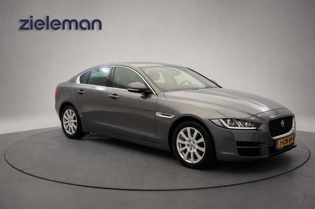 Jaguar XE Sedan 2.0t Pure Automaat - Navi, Camera, Leer, Stoelverw.