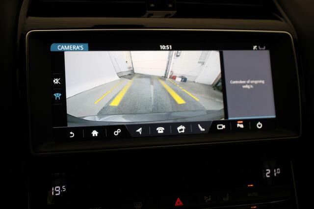 Jaguar XE Sedan 2.0t Pure Automaat - Navi, Camera, Leer, Stoelverw.