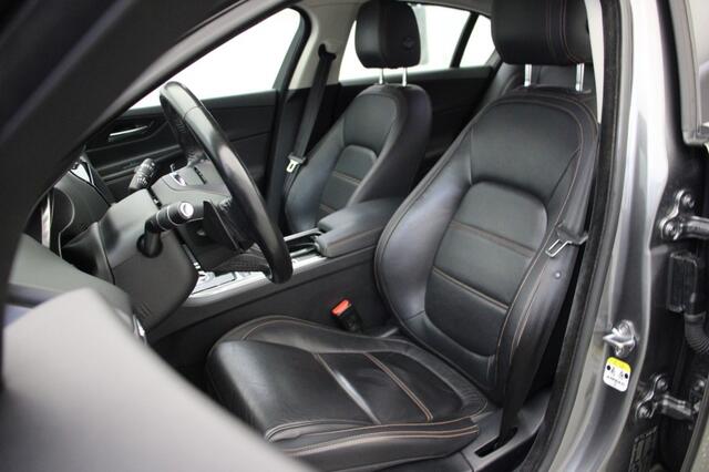Jaguar XE Sedan 2.0t Pure Automaat - Navi, Camera, Leer, Stoelverw.