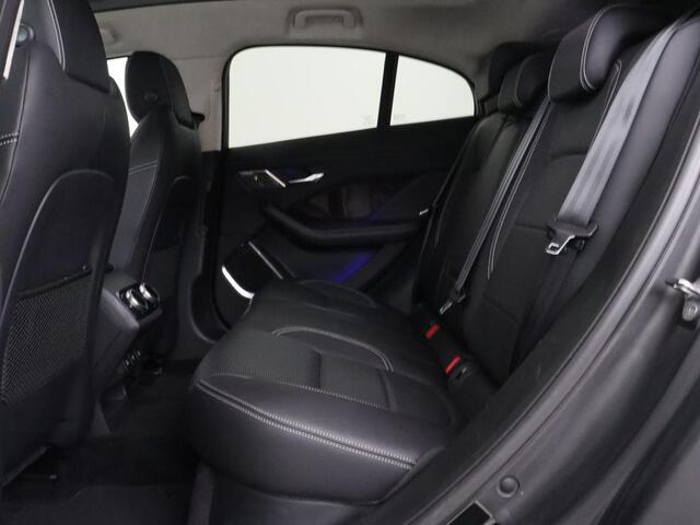Jaguar i-Pace EV400 HSE 90 kWh | Panoramadak | Head-Up | Luchtvering | 360 Camera | Stoelverwarming | Adaptive cruise | Matrix LED | Carplay | Leder | Meridian Surround | Navigatie | Park Assist