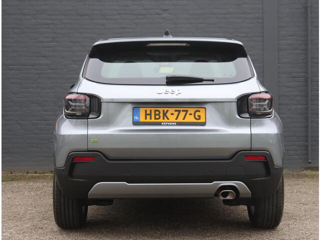 Jeep Avenger 1.2 e-Hybrid 100PK Altitude ( Adaptive CruiseControl | ClimateControl | Parkeersensoren Achter | LED | AppleCarPlay/AndroidAuto )