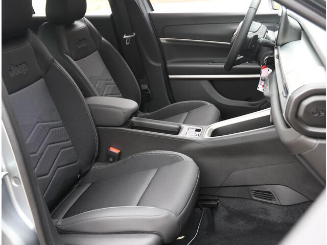 Jeep Avenger 1.2 e-Hybrid 100PK Altitude ( Adaptive CruiseControl | ClimateControl | Parkeersensoren Achter | LED | AppleCarPlay/AndroidAuto )