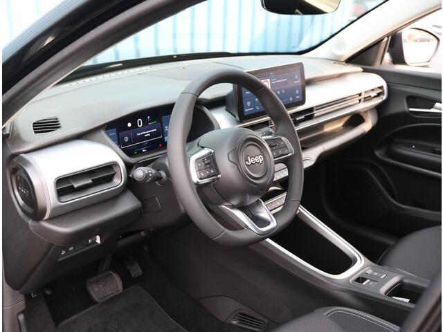 Jeep Avenger Summit 54 kWh | Stoel/Voorruit verwarmd | Navigatie | Camera | Elektrische achterklep | Apple CarPlay/ Android Auto | Dodehoek detectie | 360° Parkeersensoren