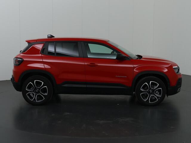 Jeep Avenger Summit 54 kWh | SOH 97,5% | Trekhaak | Navigatie | Parkeercamera | Climate Control | Cruise Control