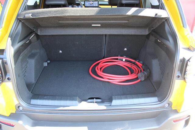 Jeep Avenger Summit 54 kWh | ACHTERUITRIJ CAMERA | STOEL VERWARMING | FULL LED KOPLAMPEN | 18" LICHTMETALEN VELGEN | DRAADLOZE TELEFOONLADER | DRAADLOZE APPLE CARPLAY/ANDROID AUTO | ADAPTIVE CRUISE CONTROL | PARKEERSENSOREN VOOR EN ACHTER | KEYLESS ENTRY/START | DODEH