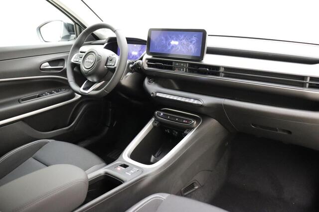 Jeep Avenger Altitude 54 kWh Jeep Avenger Altitude 54kWh | Navigatie | Stoelverwarming | LED verlichting | Lichtmetalen velgen | Apple Carplay/Android auto | Keyless