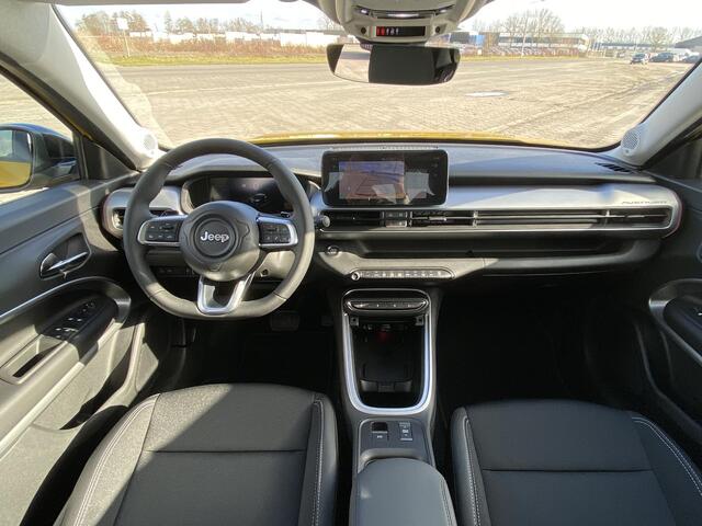 Jeep Avenger 1.2 e-Hybrid Summit | Schuif-/ Kanteldak | Elektr. achterklep | Navi | Achteruitrijcamera | Dodehoek detectie | Adaptieve Cruise Control