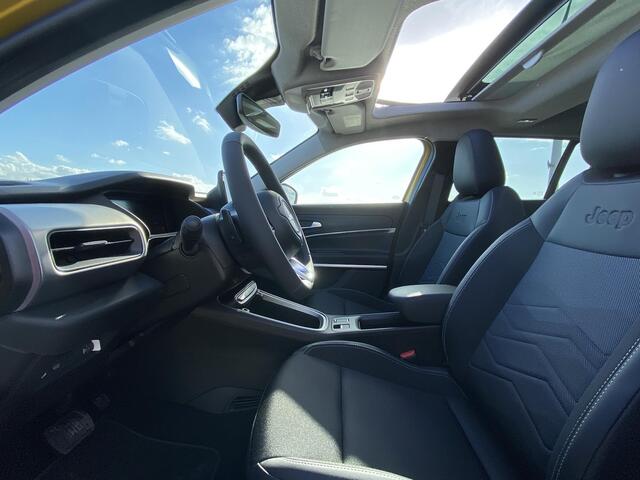Jeep Avenger 1.2 e-Hybrid Summit | Schuif-/ Kanteldak | Elektr. achterklep | Navi | Achteruitrijcamera | Dodehoek detectie | Adaptieve Cruise Control