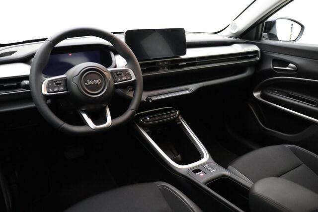 Jeep Avenger Altitude 54 kWh | Navigatie | Camera | Adaptive Cruise Control | Zwart dak | Keyless | Electrische achterklep | Draadloze telefoonlader | Bluetooth