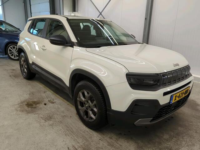 Jeep Avenger Longitude 54 kWh Business Epowertrain Navigatie Apple Carplay/ Android Auto Parkeersensor achter Cruise Control Stoelverwarming Full LED Virtual Cockpit Climate Control