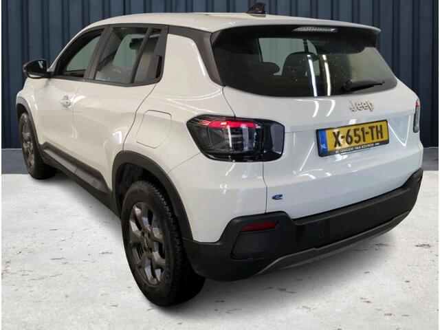 Jeep Avenger Longitude 54 kWh (157 PK) 1e-Eig. & Dealer-Onderh. BOVAG-Garantie. NL-Auto. Warmtepomp, Navigatie/Apple-Carplay/Android-Auto, Cruisecontrol, Keyless-Start, Parkeersensoren, Stoelverwarming, Lm-Velgen-16Inch, Privacy-Glas