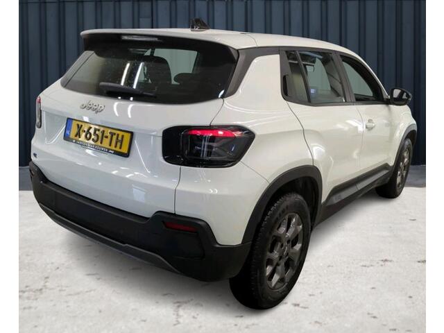 Jeep Avenger Longitude 54 kWh (157 PK) 1e-Eig. & Dealer-Onderh. BOVAG-Garantie. NL-Auto. Warmtepomp, Navigatie/Apple-Carplay/Android-Auto, Cruisecontrol, Keyless-Start, Parkeersensoren, Stoelverwarming, Lm-Velgen-16Inch, Privacy-Glas