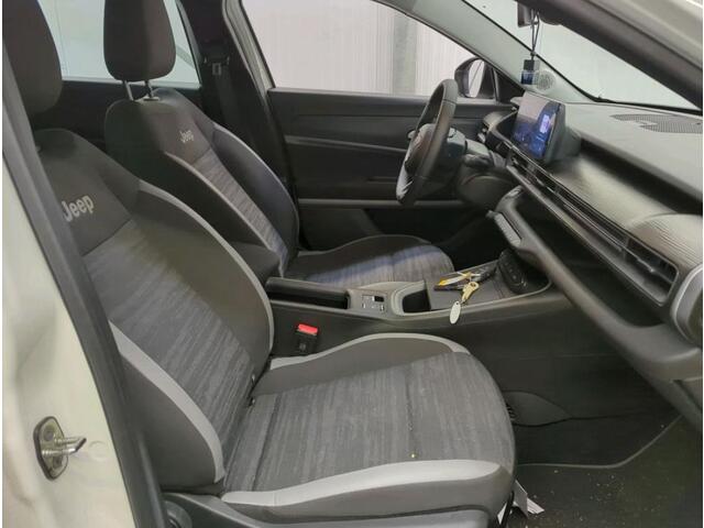Jeep Avenger Longitude 54 kWh (157 PK) 1e-Eig. & Dealer-Onderh. BOVAG-Garantie. NL-Auto. Warmtepomp, Navigatie/Apple-Carplay/Android-Auto, Cruisecontrol, Keyless-Start, Parkeersensoren, Stoelverwarming, Lm-Velgen-16Inch, Privacy-Glas