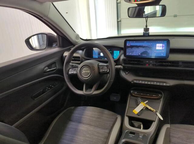 Jeep Avenger Longitude 54 kWh (157 PK) 1e-Eig. & Dealer-Onderh. BOVAG-Garantie. NL-Auto. Warmtepomp, Navigatie/Apple-Carplay/Android-Auto, Cruisecontrol, Keyless-Start, Parkeersensoren, Stoelverwarming, Lm-Velgen-16Inch, Privacy-Glas