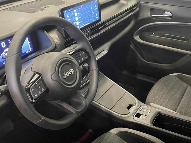 Jeep Avenger Longitude Automaat 54 kWh Navigatie Apple Carplay/Android Auto Climate Control Cruise Control Lichtmetalen Velgen Dab Keyless Parkeer Sensoren