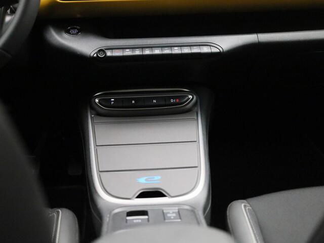 Jeep Avenger 54kWh 1st Edition 155Pk | Navigatie | Apple & Android Carplay | Parkeersensoren Voor & Achter | Achteruitrijcamera | Stoelverwarming | Privacy Glass | Climate Control | Adaptieve Cruise Control |