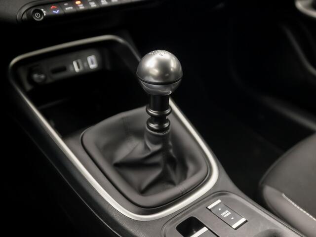 Jeep Avenger 1.2 Altitude Sport (APPLE CARPLAY, GROOT NAVI, 360 CAMERA, JBL AUDIO, STOELVERWARMING, SPORTSTOELEN, ADAPTIVE CRUISE, GETINT GLAS, KEYLESS, NIEUWSTAAT)