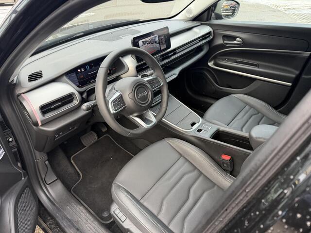 Jeep Avenger 1.2 e-Hybrid Summit 145pk AUTOMAAT | 1e EIGENAAR | JBL AUDIO | STOELVERWARMING | DEALER ONDERHOUDEN | RIJKLAARPRIJS INCL. 12MND BOVAG