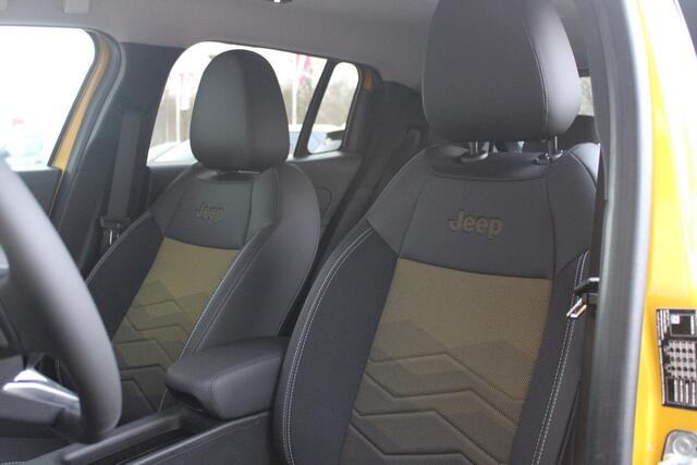 Jeep Avenger 1.2 110PK e-HYbrid SUMMIT | JBL PREMIUM AUDIO SYSTEEM | ACHTERUITRIJ CAMERA | STOEL VERWARMING | SFEERVERLICHTING | FULL LED KOPLAMPEN | 18" LICHTMETALEN VELGEN | DRAADLOZE TELEFOONLADER | DRAADLOZE APPLE CARPLAY/ANDROID AUTO | ADAPTIVE CRUISE CONTROL | P