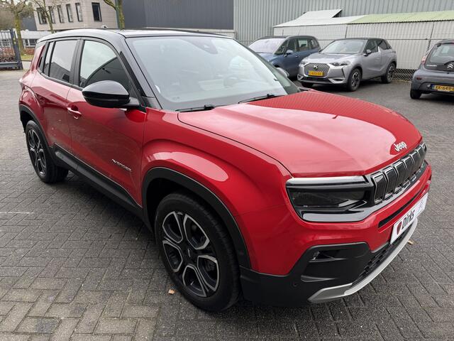 Jeep Avenger 100pk Summit (Elektrisch Schuifdak - JBL - Keyless Entry - Elektrische klep - Leder incl stoelverwarming - LED - Camera - Adaptieve Cruise Controle - 18")