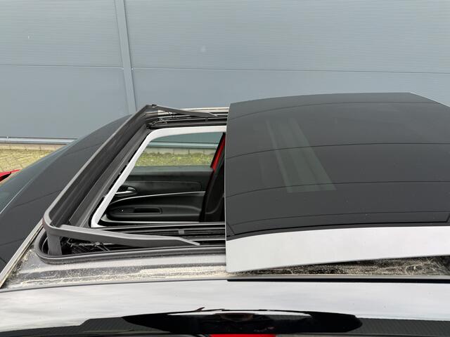 Jeep Avenger 100pk Summit (Elektrisch Schuifdak - JBL - Keyless Entry - Elektrische klep - Leder incl stoelverwarming - LED - Camera - Adaptieve Cruise Controle - 18")