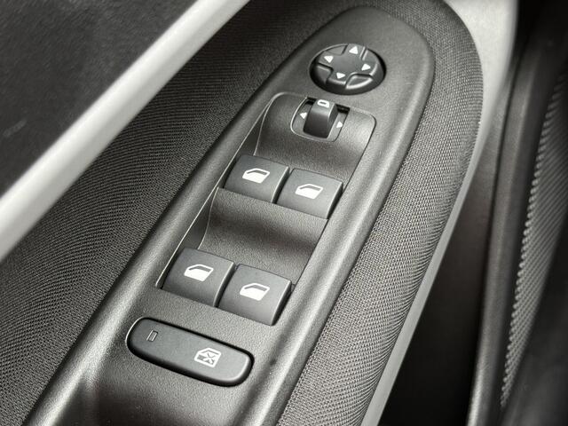 Jeep Avenger BWJ 12-2023 | 157PK Longitude 54 kWh AUTOMAAT | | NAVI | CLIMA | CRUISE | CARPLAY | KEYLESS | PDC | LMV | PRIVACY GLASS |