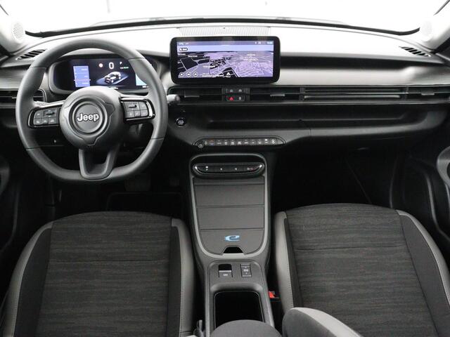 Jeep Avenger Longitude 54 kWh | SOH 93% | Warmtepomp | Carplay | Navigatie | Parkeerhulp | Full LED | Climate control | Cruise control