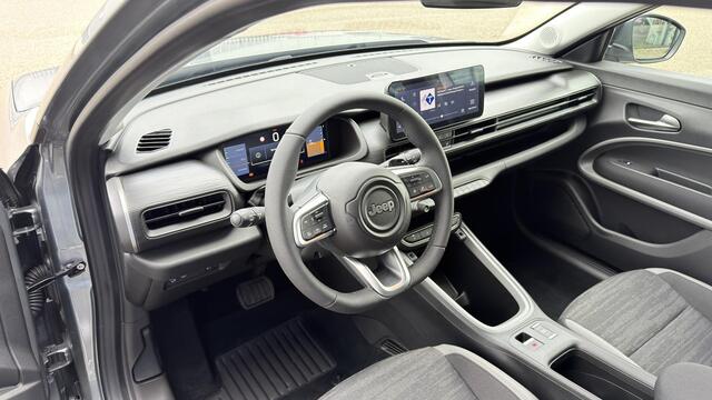 Jeep Avenger 1.2 e-Hybrid Longitude | Infotainment pack | Winter pack