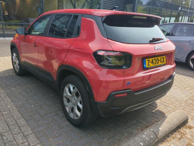 Jeep Avenger Longitude 54 kWh ALL-INRIJKLAARPRIJS/Camera/Apple Carplay/17"velgen/400km actieradius