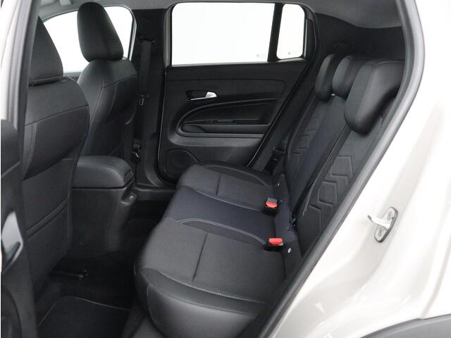 Jeep Avenger Avenger 54 kWh | SOH 97,6% | 3 Fase | Carplay | Adaptive cruise | Camera | Half leer | LM | LED | Climate control | Parkeersensoren