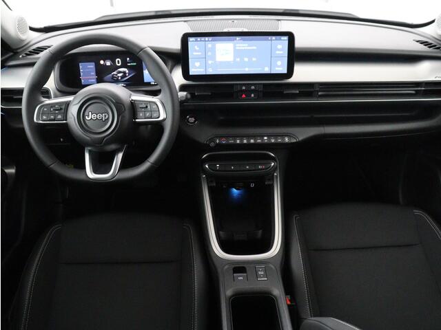 Jeep Avenger Avenger 54 kWh | SOH 97,6% | 3 Fase | Carplay | Adaptive cruise | Camera | Half leer | LM | LED | Climate control | Parkeersensoren