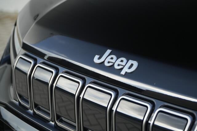 Jeep Avenger Summit 54kWh | Pano | Infotainment | Winter | Camera | 18"