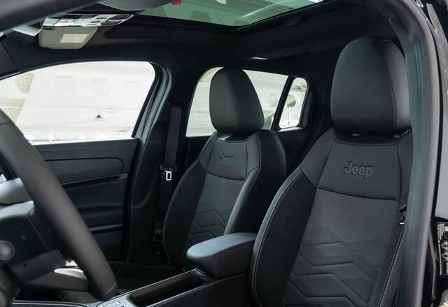 Jeep Avenger 1.2 e-Hybrid Black Edition DIRECT RIJDEN - RIJKLAAR - PANORAMADAK - 8 JAAR GARANTIE