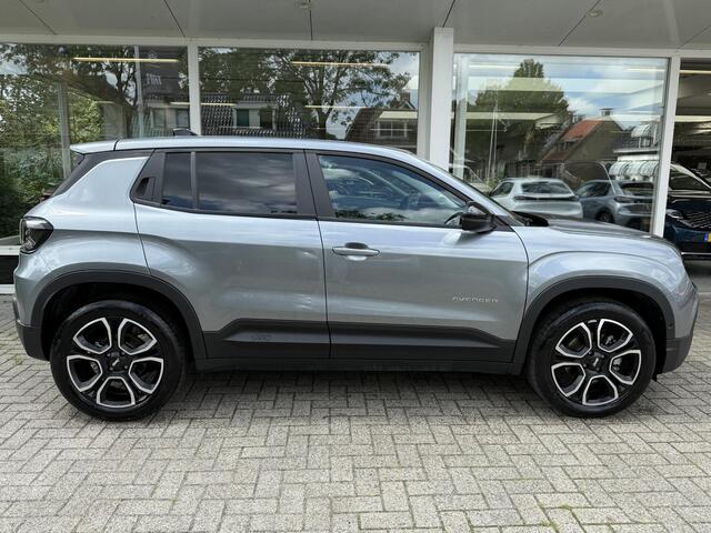 Jeep Avenger Summit 54 kWh | Climate & Adaptive Cruise Control | Achteruitrijcamera | Dodehoek detectie | Apple carplay/Android Auto |