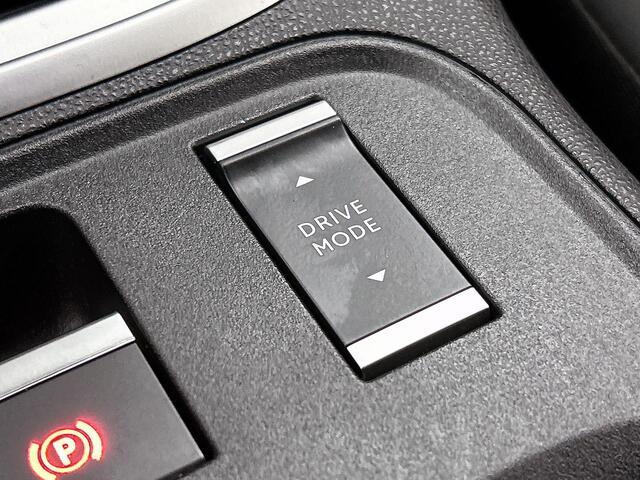 Jeep Avenger Summit 54 kWh | Camera | Sensoren V+A | Navigatie | Lage KM! | 18'' | Apple Carplay&Android Auto | Stoelverwarming
