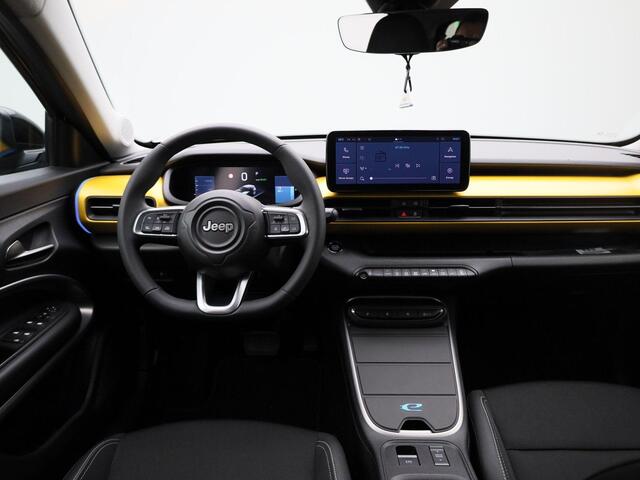 Jeep Avenger Altitude 54 kWh | Navigatie | Camera | Stoelverwarming | Parkeersensoren Voor/Achter | Apple Carplay&Android Auto