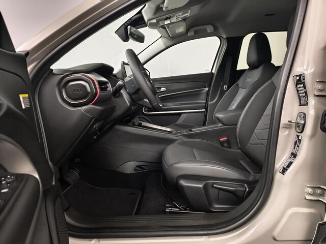 Jeep Avenger Summit 54 kWh | Apple Carplay / Android Auto | Camera | Climate Control | Lichtmetalen Velgen 18" |