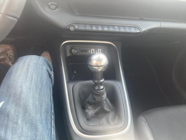 Jeep Avenger 1.2 Longitude navi apple play lm velg leder camera
